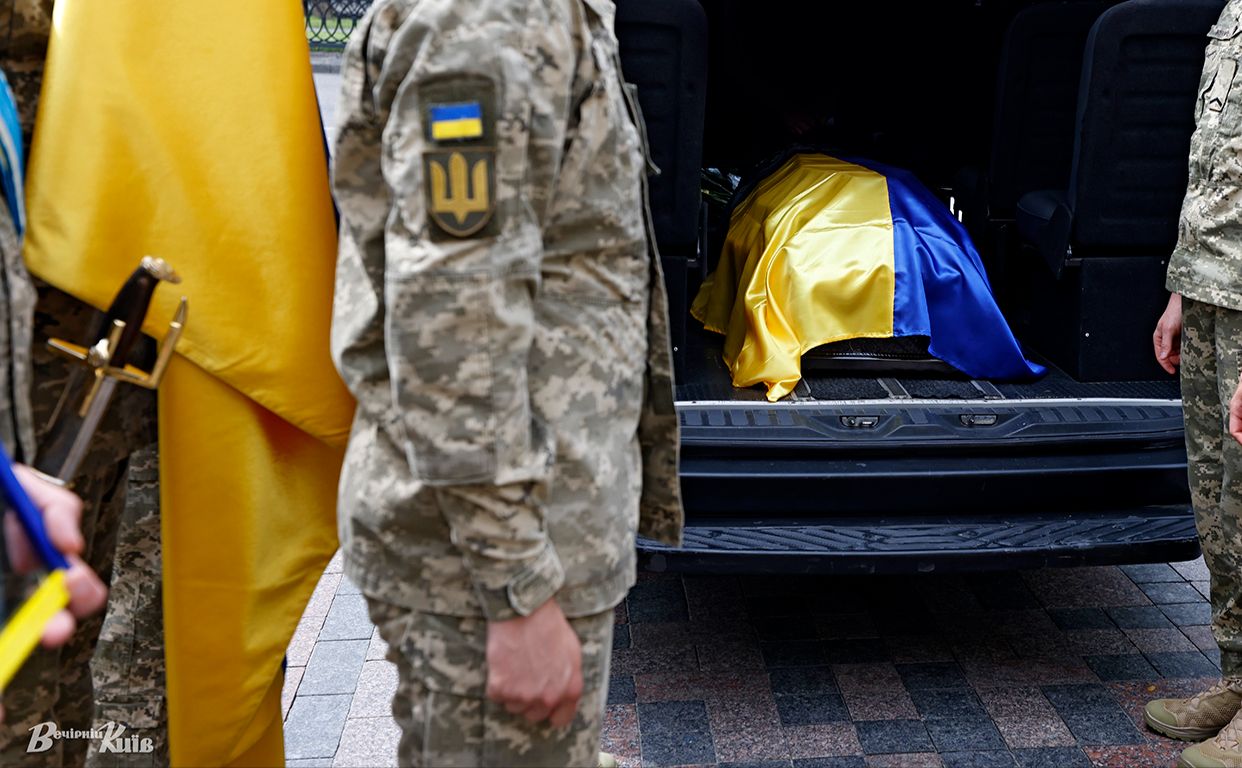 В Україну повернули тіла 1212 загиблих захисників: коли та як встановлять особи полеглих воїнів
