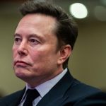 Маск найняв українську модель OnlyFans для реклами гуманоїдного робота Tesla. ВІДЕО