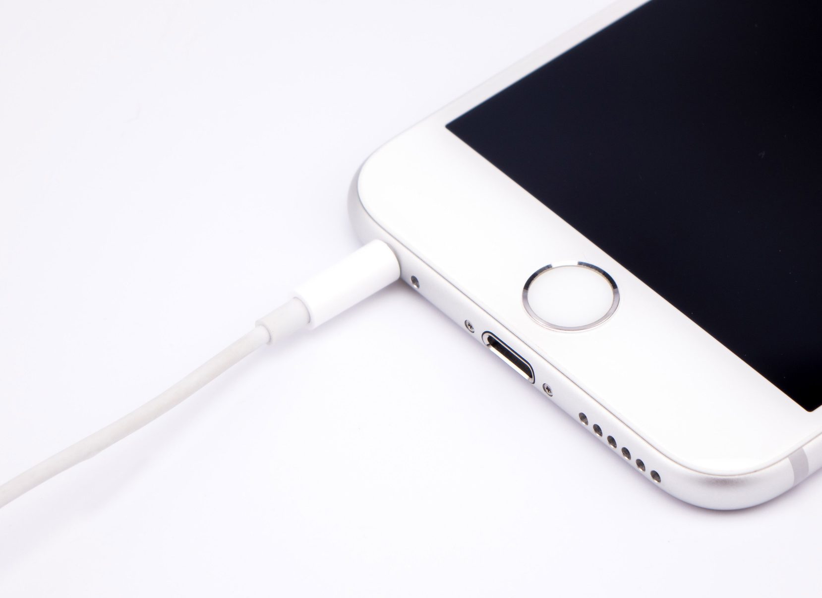 Як швидше зарядити iPhone? 4 простих лайфхаки