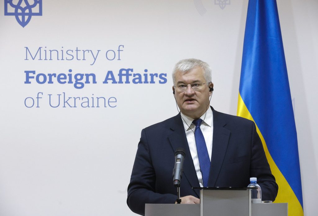 Як МЗС України адаптує свою структуру до умов роботи під час війни з Росією