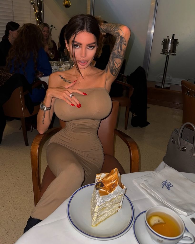 Омович: розмір грудей, зріст, вага, Інстаграм моделі OnlyFans