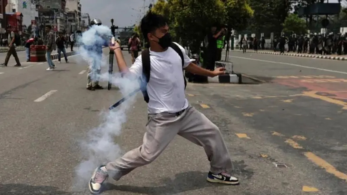 Протести в Непалі: поліція застосувала газ та водомети, є жертви