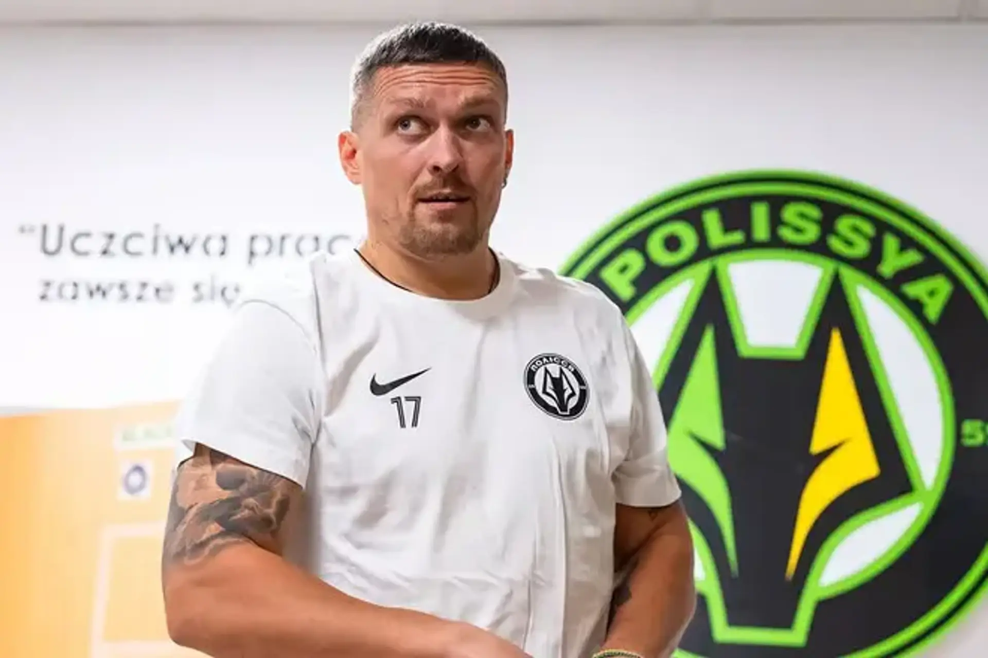 Олександр Усик на футбольному полі в Португалії: який рахунок та скільки грошей вдалося зібрати