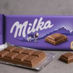 У Німеччині розгорівся скандал навколо відомого бренду Milka: за що судитимуть виробника шоколаду