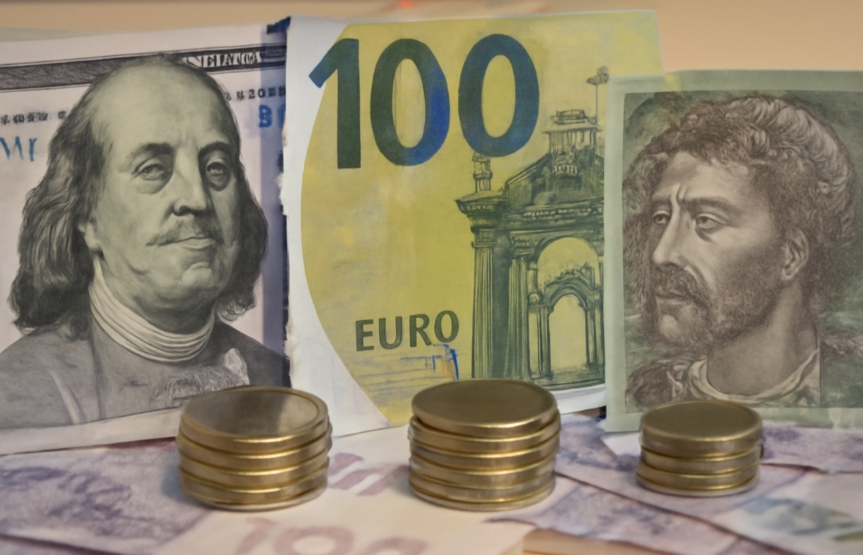 Курс валют на 3.10.2025: скільки коштують долар, євро і злотий