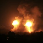 У Києві пролунали потужні вибухи після атаки балістики: половина столиці без світла