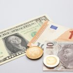 Курс валют на 15.10.2025: скільки коштують долар, євро і злотий