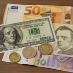 Курс валют на 24.10.2025: скільки коштують долар, євро і злотий