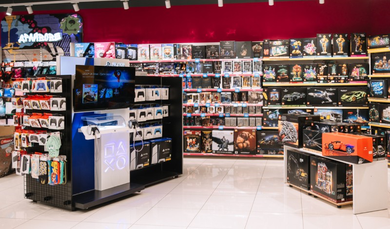 PlayStation, Формула-1 і Barbie: як виглядає перший в Україні магазин іграшок для дорослих у ТРЦ Retroville