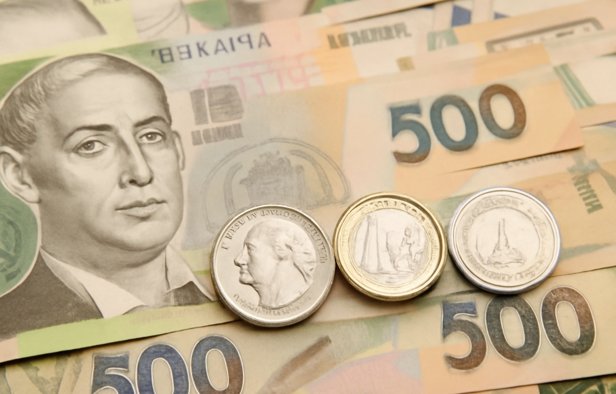 Курс валют на 2.12.2025: скільки коштують долар, євро і злотий