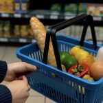 Мінсоцполітики дозволило витрачати 1 000 грн зимової підтримки на продукти: у яких мережах можна витратити кошти