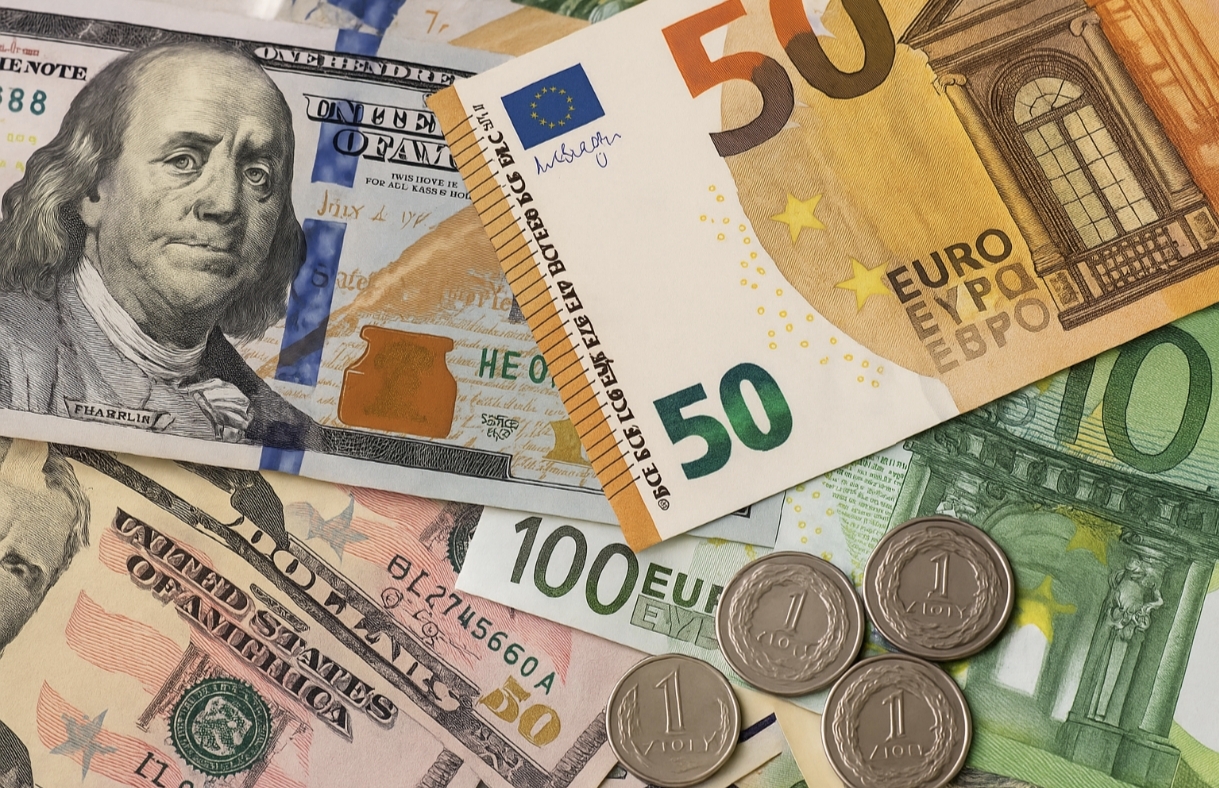 Курс валют на 16.12.2025: скільки коштують долар, євро і злотий