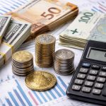 Курс валют на 24.12.2025: скільки коштують долар, євро і злотий