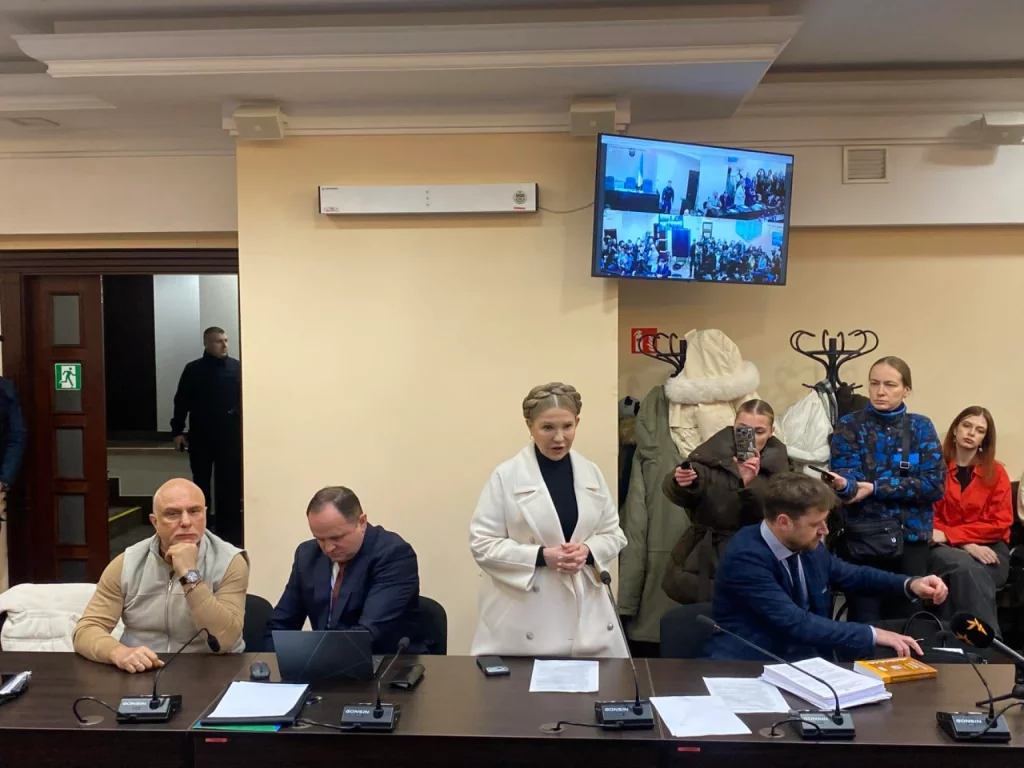 Тимошенко в білому у суді: символ перемоги чи останній шик перед новим арештом