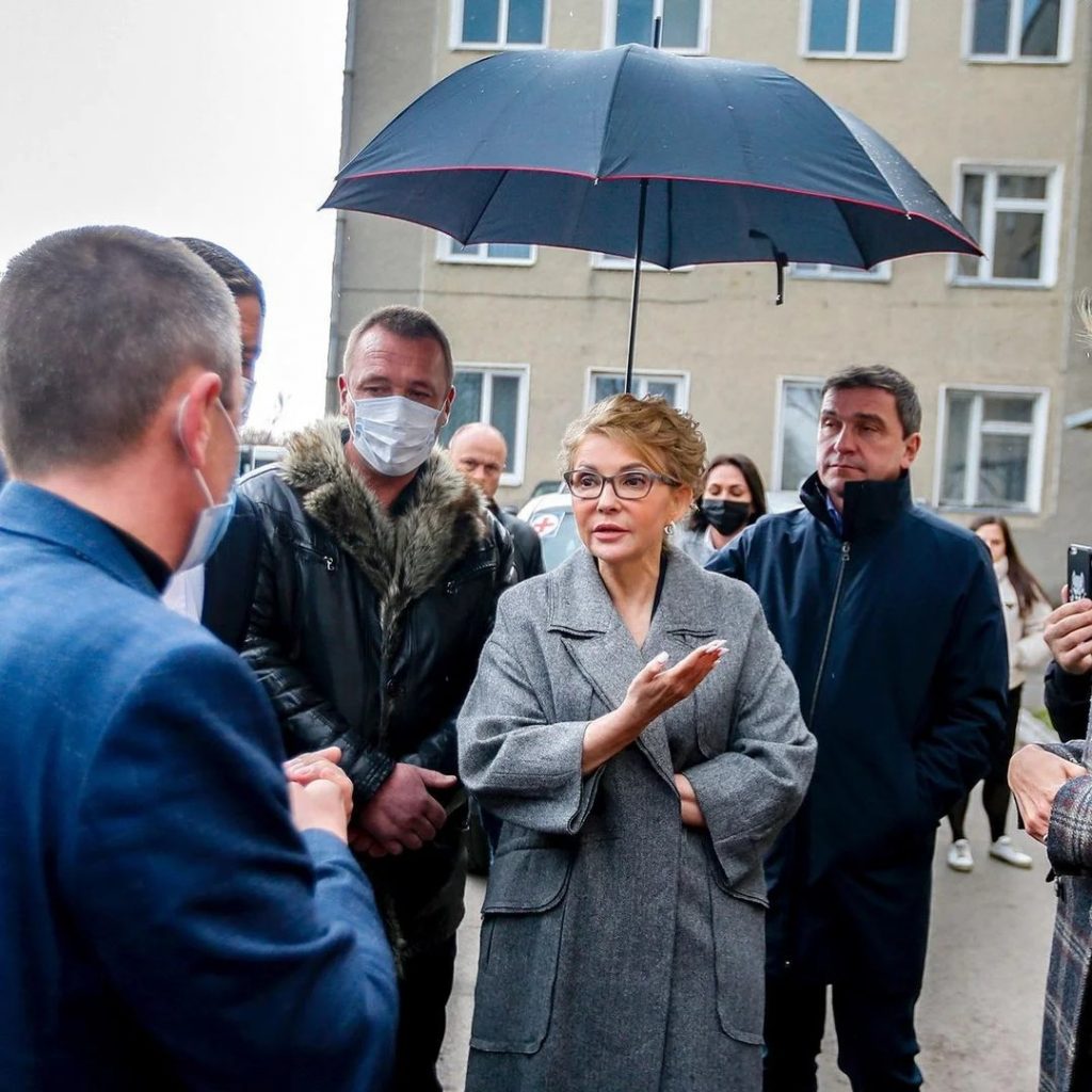 Тимошенко в білому у суді: символ перемоги чи останній шик перед новим арештом