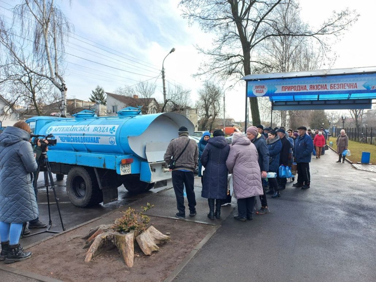 Водохреще 6 січня 2026 у Черкасах: де та коли містянам безкоштовно роздаватимуть освячену воду