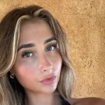 Чому зірка OnlyFans після гучного секс-марафону вирішила охреститися вдруге