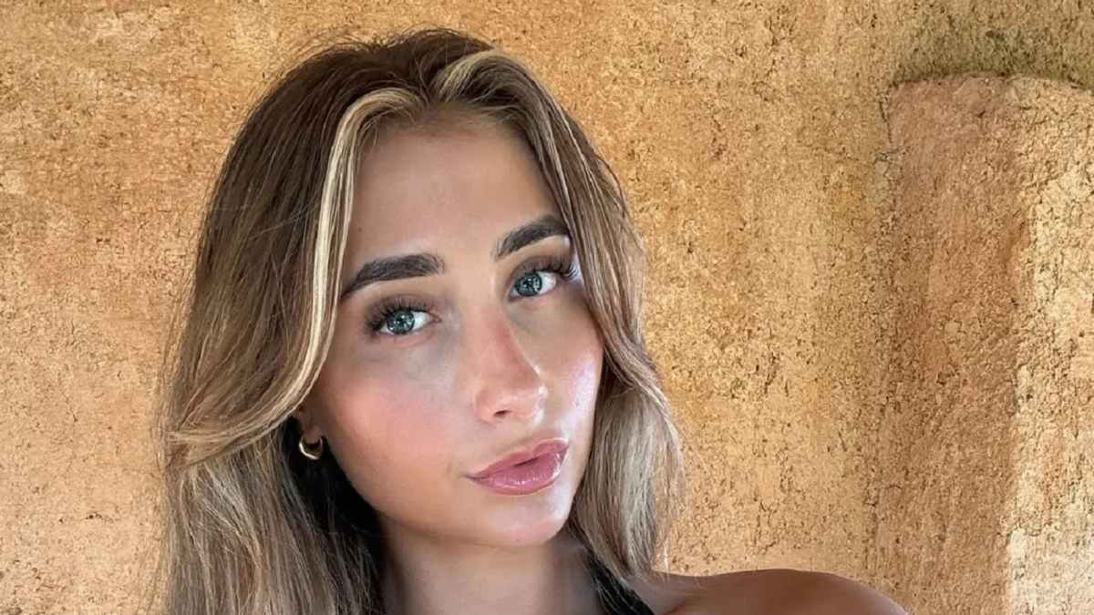 Чому зірка OnlyFans після гучного секс-марафону вирішила охреститися вдруге