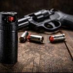 Кабмін оновив правила газової зброї: кому не потрібні дозволи, а кому доведеться йти до поліції