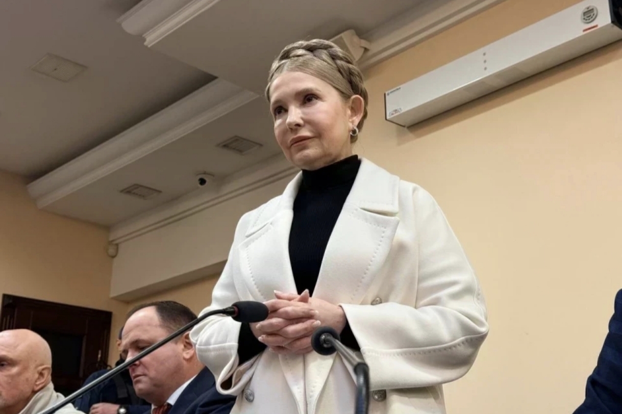 Тимошенко в білому у суді: символ перемоги чи останній шик перед новим арештом