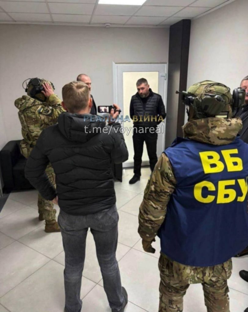 Командувача логістики ПС ЗСУ затримали на хабарі — що відомо про розкрадання бюджетних коштів на укриття для військових аеродромів