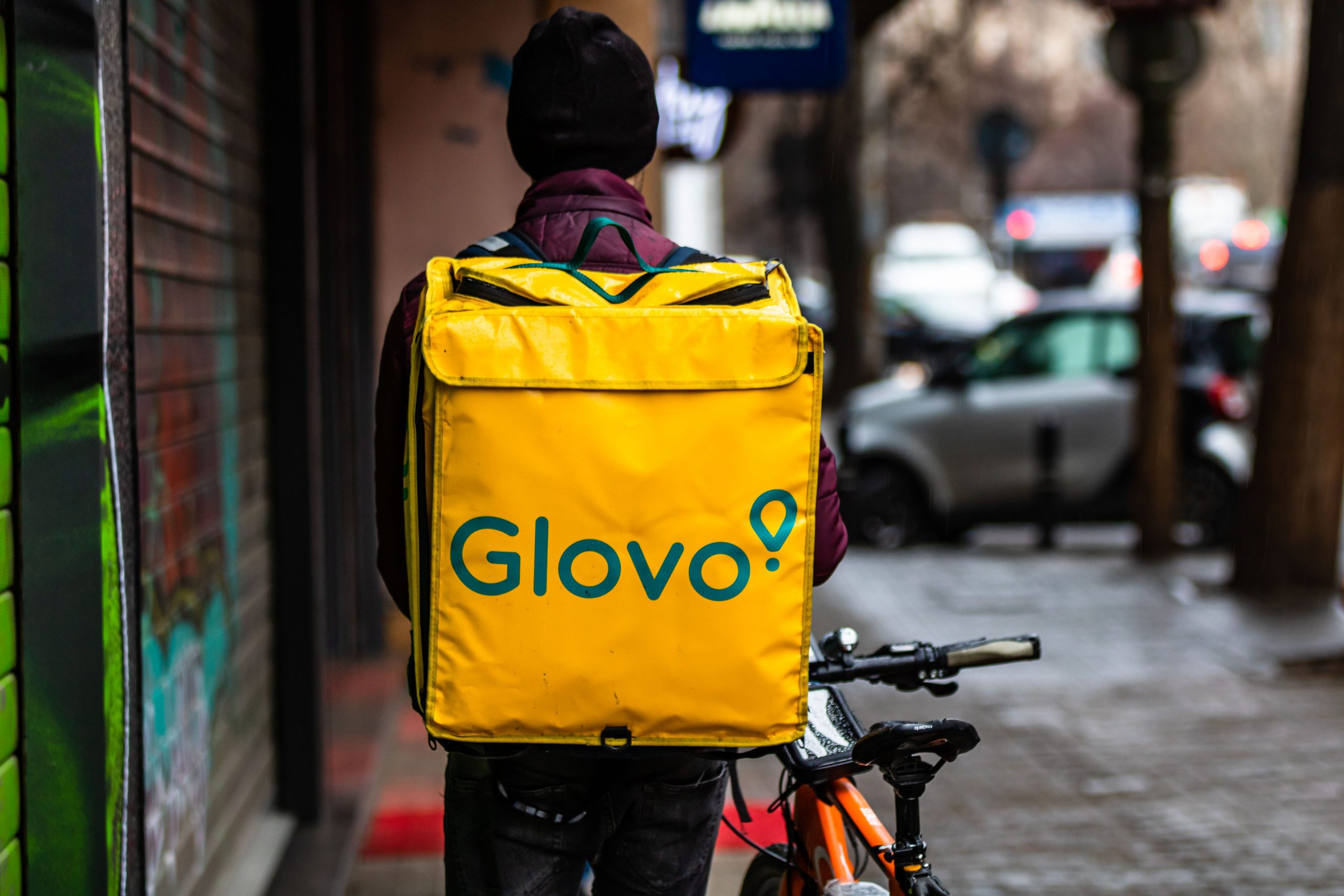 Масові списання коштів у Glovo — чому з картки зникли тисячі гривень і як оскаржити транзакцію
