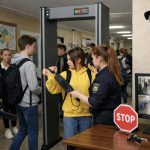 Чому в школах встановлюють металодетектори та для чого запроваджують обов’язкову охорону