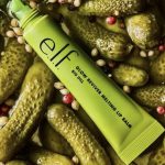 Чому Big Dill від e.l.f. став хітом продажів та що відомо про огірковий бальзам для губ 2026 року