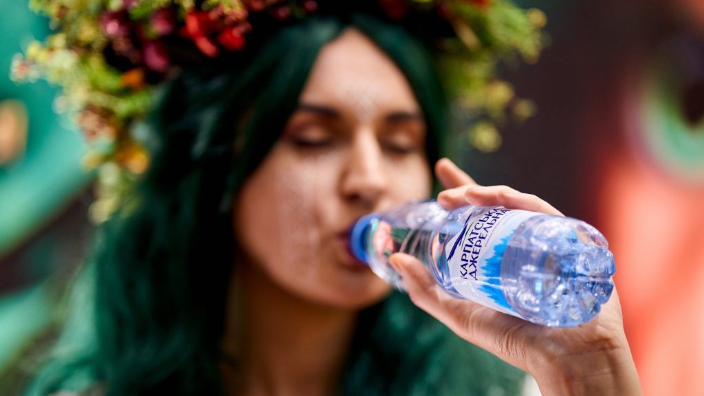 Скандал навколо популярної води — чому «Карпатська Джерельна» може заплатити мільйонний штраф