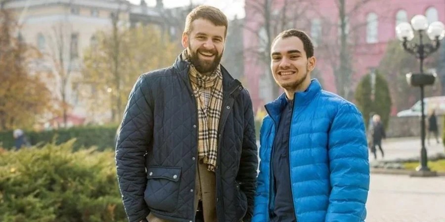 Верховний Суд вперше визнав сімʼєю українську одностатеву пару — хто такі Зорян Кісь і Тимур Левчук