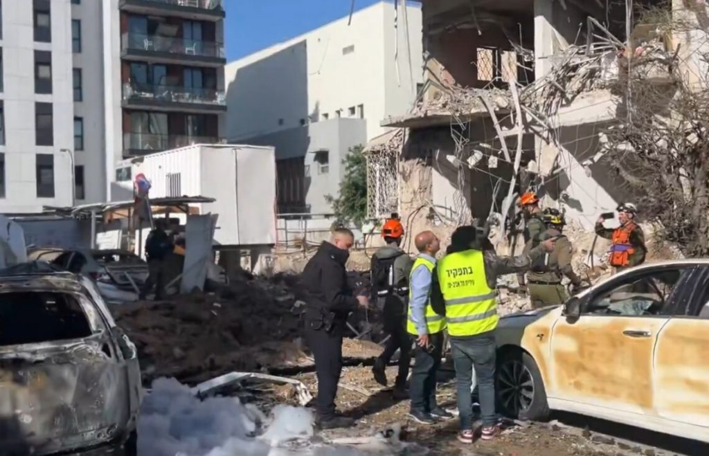 Як виглядає Тель-Авів після ракетного удару Ірану: фото руйнувань
