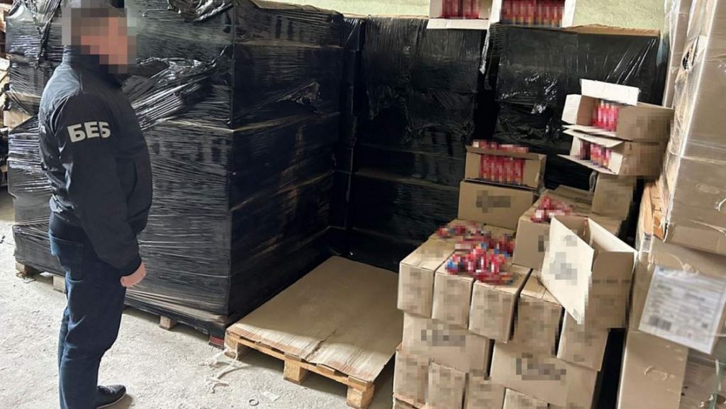 На Прикарпатті викрили підпільне виробництво вафель «Світоч Артек»: де могли продавати підробку
