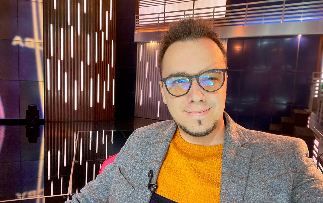 Закривайте рахунок в Монобанку. Тому що всі ваші фото додають в чатік і там з них ржуть, — Олешко
