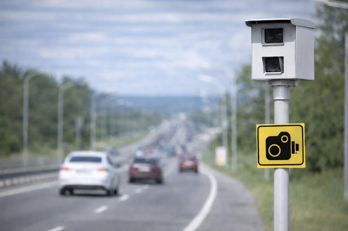 В Україні запускають ще 37 камер автофіксації порушень ПДР: де встановили нові камери швидкості та у яких містах вони працюватимуть