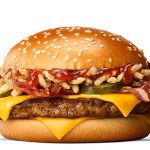 Мейпл Барбекю та Бекон Роял Чізбургер в McDonald’s Україна: ціна та склад новинки з «Пограбування світового меню»