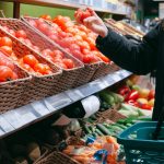 Перші українські помідори: ціни у квітні 2026 та в яких мережах коштують дешевше