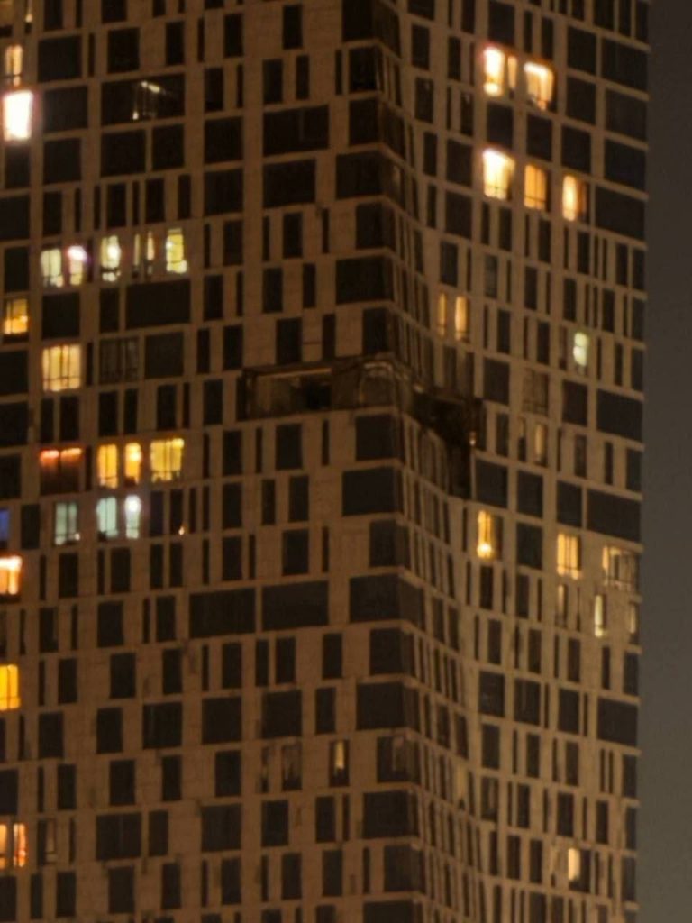 Як український дрон прорвав «залізний купол» Москви — деталі атаки на багатоповерхівку перед 9 травня