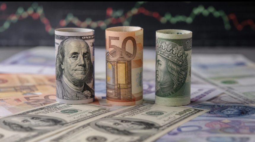 Курс валют на 5.05.2026: скільки коштують долар євро і злотий