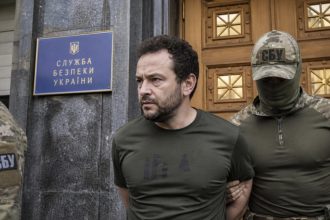 Дубінському повідомили про підозру у державній зраді