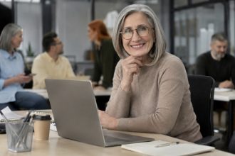Стажування та робота для людей 50+ в Україні: як працюватиме нова урядова програма «Досвід має значення» у 2026 році
