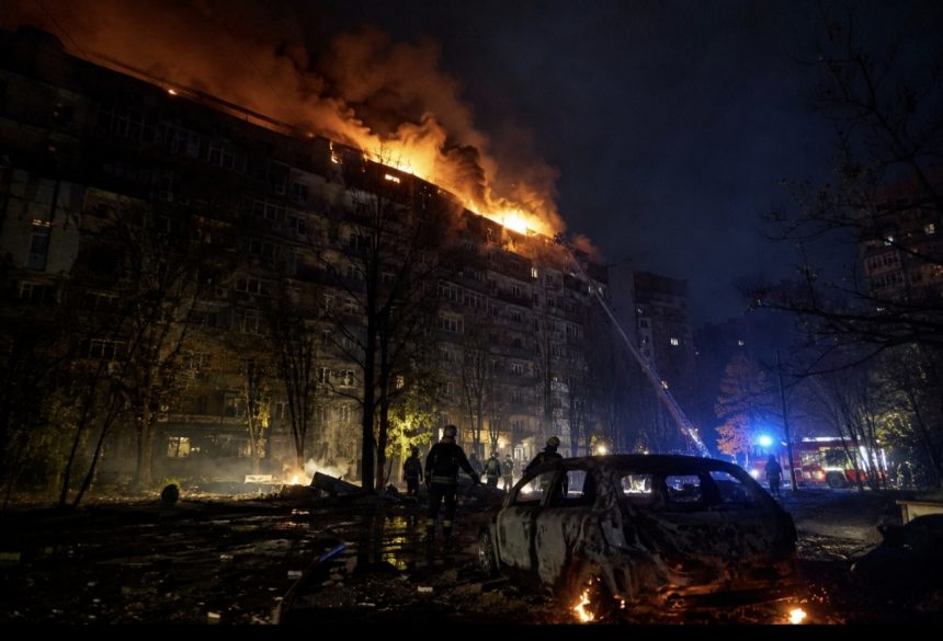 Що відбувається в Києві: серії вибухів, уламки на дорогах і будинках — атака 14 травня