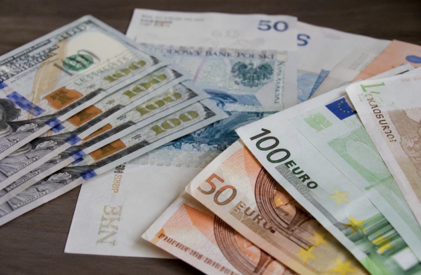 Курс валют на 21.06.2026: скільки коштують долар євро і злотий