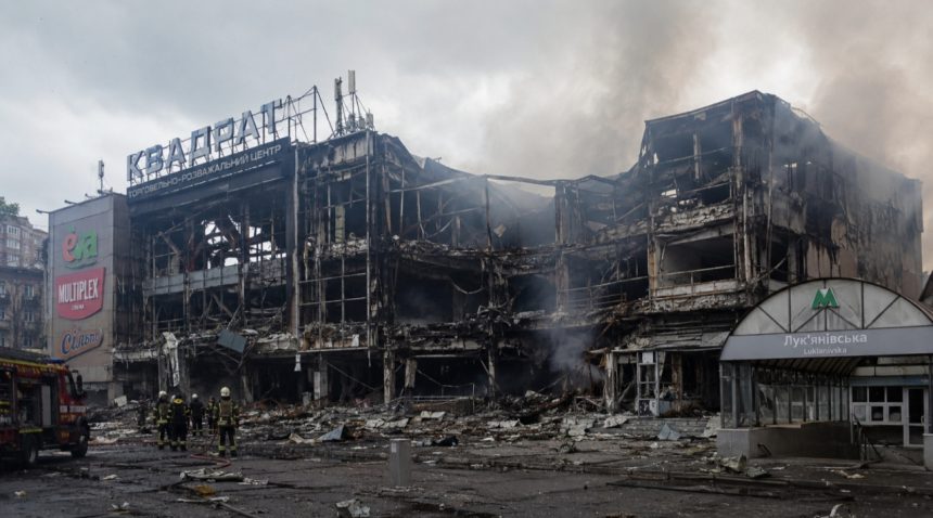 Як виглядає ТЦ Квадрат на Лук'янівці після обстрілу 24 травня