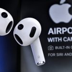 AirPods із вбудованими камерами: що відомо про нову модель Apple і для чого потрібні сенсори