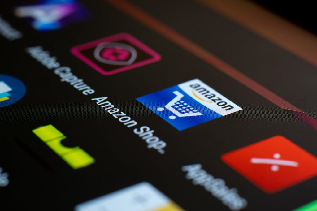 Покупки на Amazon та eBay стануть дорожчими: в Україні готують нові правила