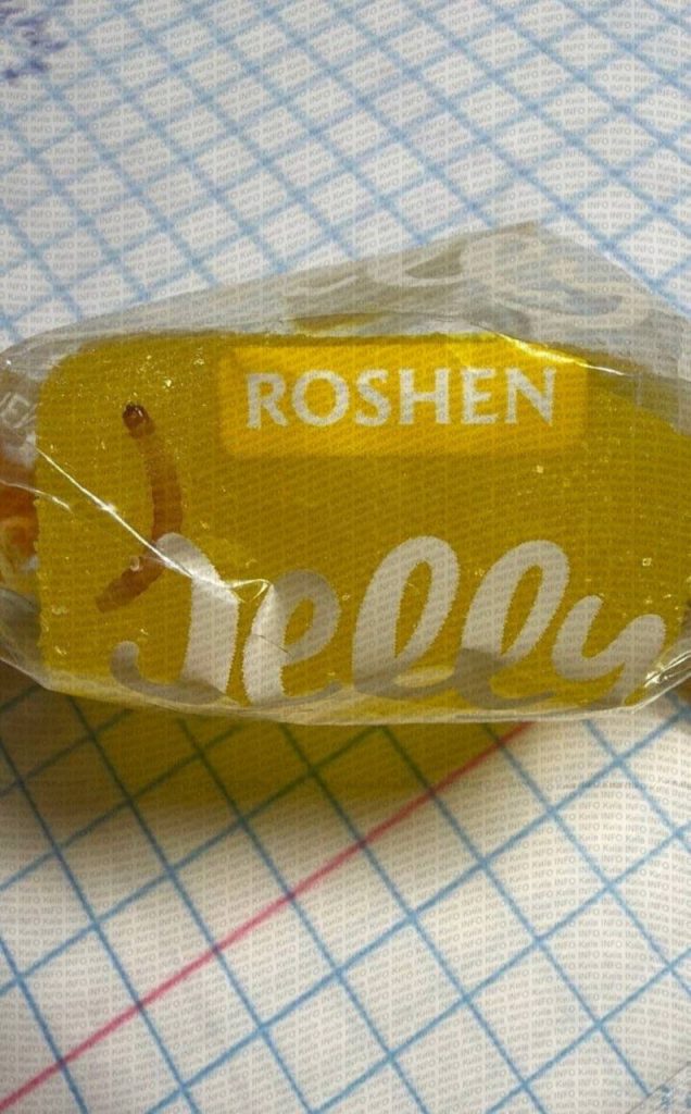 Чому у цукерках ROSHEN міг опинитися черв'як — у мережі обговорюють незвичну знахідку