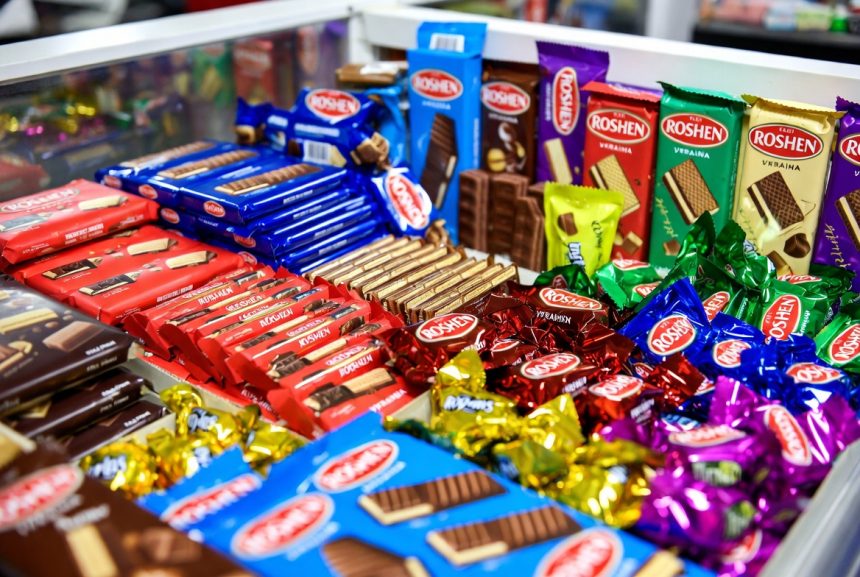 ROSHEN оголосив нові знижки до 51%: які шоколадки, вафлі, цукерки та печиво можна купити значно дешевше до 22 червня