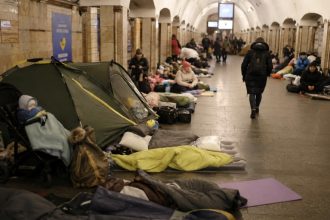 Штрафи та конфіскація речей: у Києві пропонують змінити правила перебування в метро під час тривог
