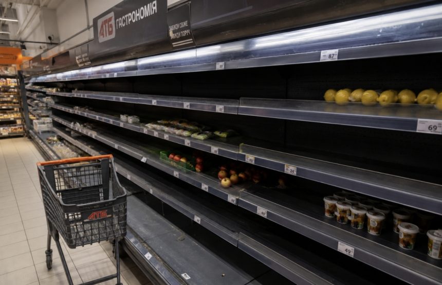 Де фіксують порожні полиці в АТБ та яких продуктів може не вистачати найближчим часом