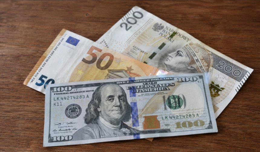 Курс валют на 9.06.2026: скільки коштують долар євро і злотий